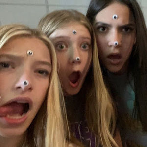 Meet your Posher, Naya